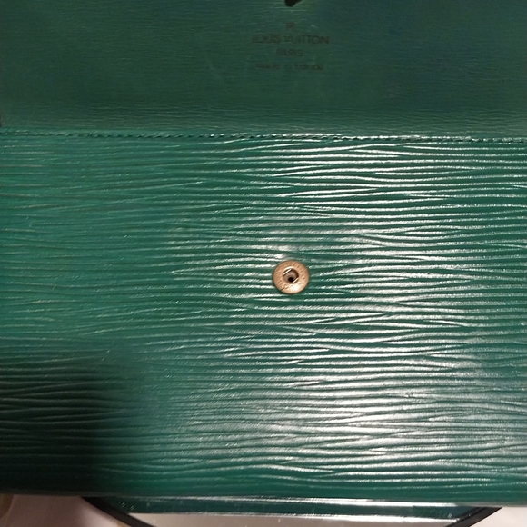 Authentic Louis Vuitton Epi Leather Green  Long  Wallet - Picture 11 of 15